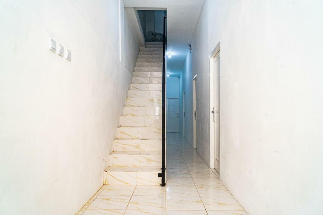 Reddoorz Near Tarumanagara University Jakarta Ngoại thất bức ảnh